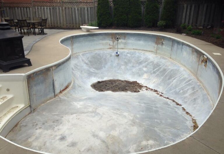 new pool liner before image